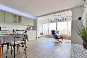 Cosy flat 500 m from the beach with swimming pools and tennis court