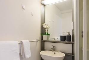 Student Only Platinum Ensuite Upper Level Islington Residence