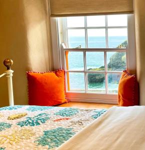 Just Opened. Romantic Clifftop Retreat