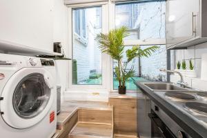 Studio on Edgware Road with patio