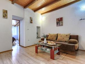 Holiday Home Kate by Interhome