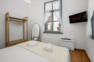 Handakos Luxury Suite by Hospi