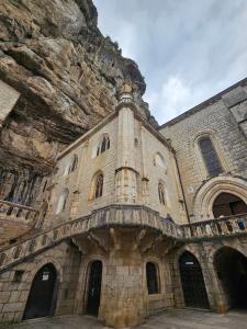 Appartements LA MAISON VALENTIN AU COEUR DE LA CITE MEDIEVALE : photos des chambres