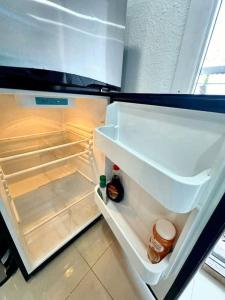 Cottage with Hot Tub, Private Firepit, Entrance, Parking BBQ