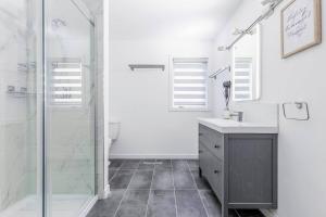 Stylish 6-BR House close to DT with free parking