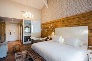 Hotels Le Hameau Des Pesquiers Ecolodge & Spa, Curio Collection By Hilton : photos des chambres