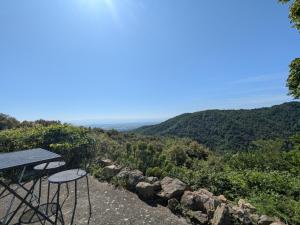 Dojo avec gîte tout confort dans nature ardéchoise