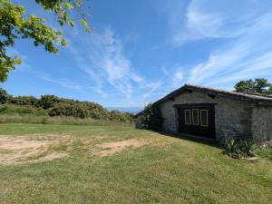 Dojo avec gîte tout confort dans nature ardéchoise