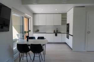 Brand new house with parking, sauna, patio