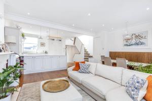 Beautifully Renovated Victorian Residence - 2 bed, 3 bed and 5 bed options available