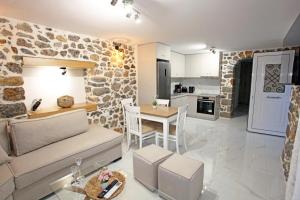 Elysian Stone Apartment I