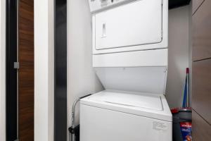 Beautiful and elegant Apt, Near Downtown