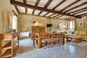Maisons de vacances Gite authentique 8 personnes - Vue, calme et piscine chauffee : photos des chambres