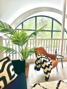 Stunning 2BR Duplex Near Centre