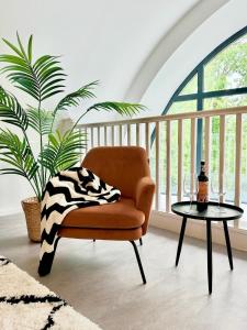 Stunning 2BR Duplex Near Centre