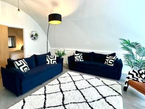 Stunning 2BR Duplex Near Centre