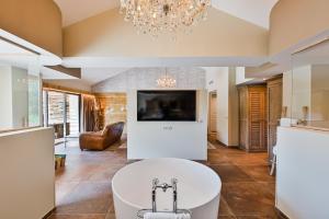 Hotels Le Hameau Des Pesquiers Ecolodge & Spa, Curio Collection By Hilton : photos des chambres