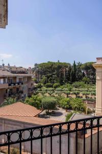 Luxury King Apartment with balcony Near Vatican - City View by Quinto Piano