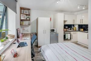Student Only Silver Studio XL Upper Level Islington Residence