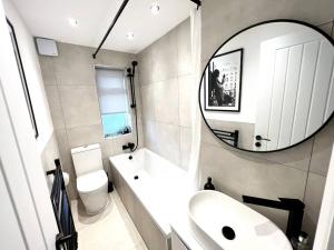 ArtLounge-2 bed garden Free parking