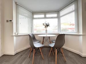 ArtLounge-2 bed garden Free parking
