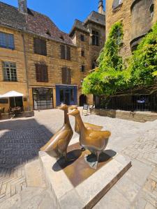 Appartements LA MAISON VALENTIN AU COEUR DE LA CITE MEDIEVALE : photos des chambres