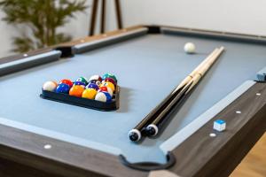 Modern 3BR Home in 2 Nether Hall Near M6 J7 with Hot Tub, Smart TV and Free Parking