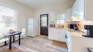 MitHarvard, Central Sq, 2 room studio w Porch