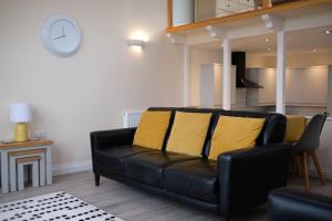 Coastal Retreat in Westward Ho! - 2 Bedrooms, Sea Views & Terrace