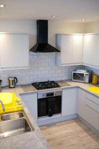 Coastal Retreat in Westward Ho! - 2 Bedrooms, Sea Views & Terrace