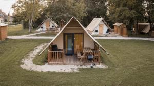 Campings les cabanes du tertre : photos des chambres
