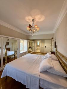 Abdulaziz Al Saud Street - Panoramic Nile-Pyramids view 3BR Apartment