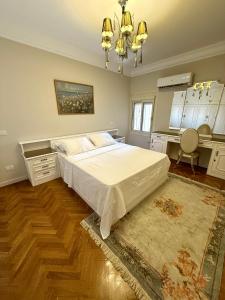 Abdulaziz Al Saud Street - Panoramic Nile-Pyramids view 3BR Apartment