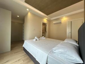 Central Spacious 3 Bedroom 3 Bathroom Flat