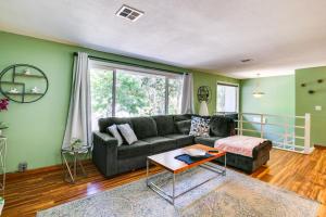 3 Mi to U of O Pet-Friendly Home w Covered Deck!