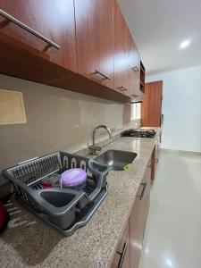 Amplio y cómodo apto para 6 a Max 12 personas con piscina privada en Laguna Club