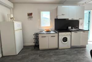 Appartements MORIANI PLAGE Studio grande terrasse proche mer B4 : photos des chambres