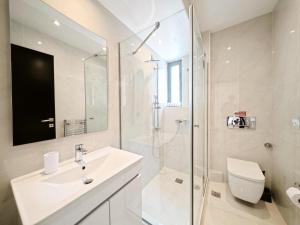 Voula Private Pool, Beach, Home cinema Apartment