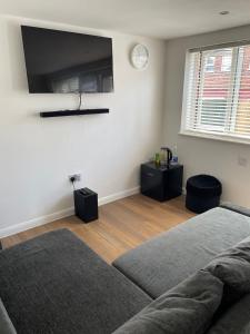 Cozy 1 bedroom, Private Entrance!