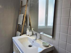 Appartements T2 Cosy Centre ville Clim & Wifi : photos des chambres