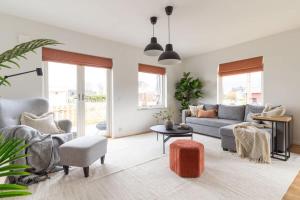 Modern Ground Floor Corner Flat with Rustic Patio