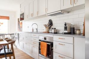 Modern Ground Floor Corner Flat with Rustic Patio