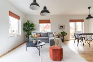 Modern Ground Floor Corner Flat with Rustic Patio