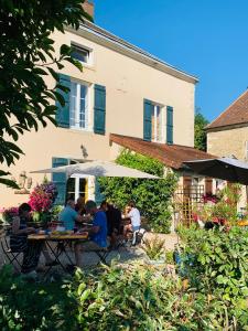 Aux couleurs de Commarin CHAMBRES dhôtes