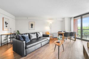 Pentagon City Escape - Contemporary & Comfy