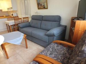 Apartamento luminoso con vista al mar, balcón, aparcamiento, aire acondicionado y cocina equipada en Roses - ES-204-10