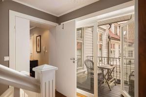DINBNB Apartments l 50m to Bryggen l Multiple Apts l Balcony l View l Fireplace