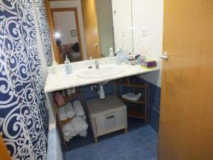 Apartamento con Piscina Comunitaria y Parking en Roses, Cerca de Playa y Actividades - ES-204-15