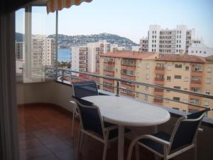 Apartamento a 50m de la playa con Wi-Fi y terraza, 2 dormitorios, 6 pers. - ES-204-26