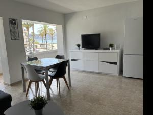 Hermoso apartamento de 3 habitaciones en Roses con piscina y jardín, acceso a la playa - ES-204-59